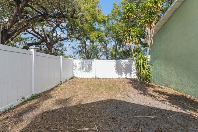 Building Photo - Updated Home in Tampa Heights