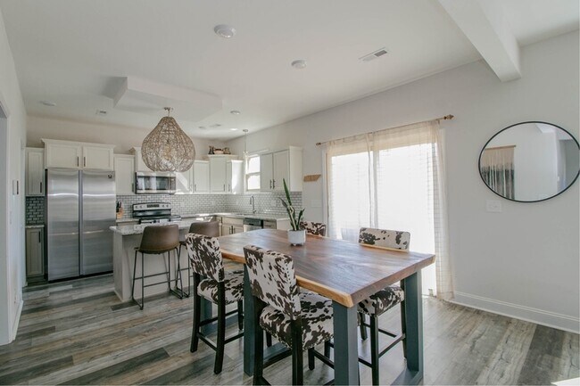 Building Photo - 307 Lugano Ln