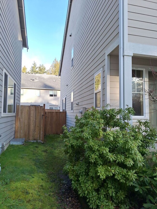 Building Photo - Central Valley Area - 2 Story Home (3Bed, 2.5 Bath)