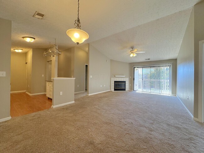 Building Photo - 6829 Meadow Creek Dr