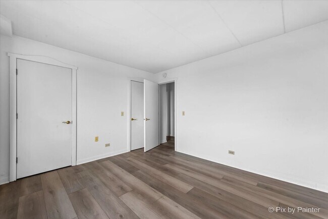 Building Photo - 1 Renaissance Pl