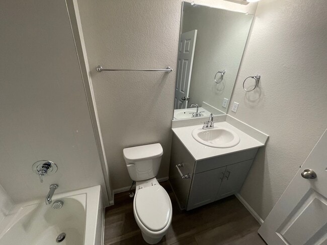 Building Photo - Updated 3 Bedroom Townhome Available July