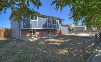 Building Photo - 495 Avenida del Cielo