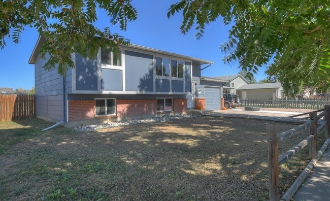 Building Photo - 495 Avenida del Cielo
