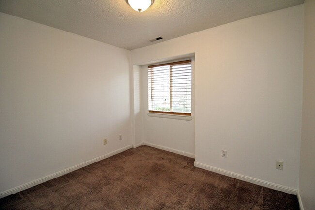 Building Photo - 7123 SE Brooklyn St