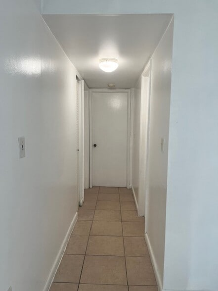 Apartment hallway - 9741 Fontainebleau Blvd