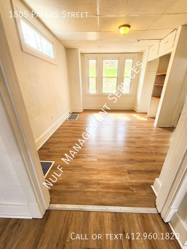 Building Photo - 1805 Pallas St