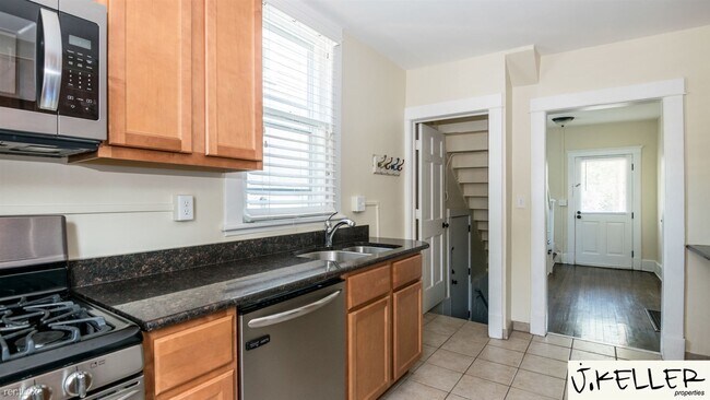 Building Photo - 4 br, 2 bath House - 221 W Mosley St