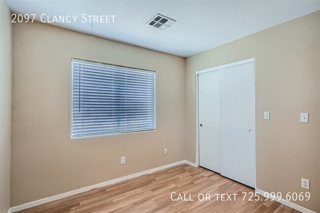 Building Photo - Charming Wexford Village Home: Open Layout...