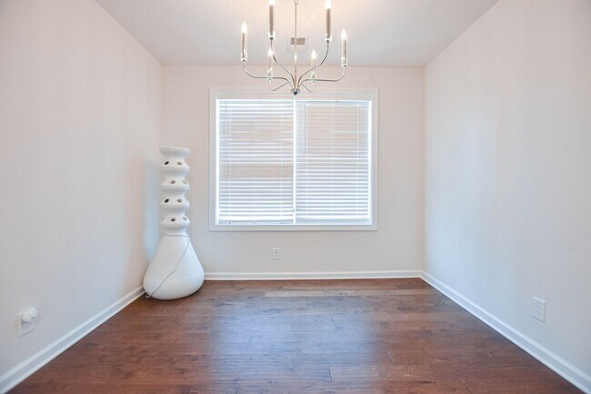 Building Photo - Pet Friendly Three Bedroom!