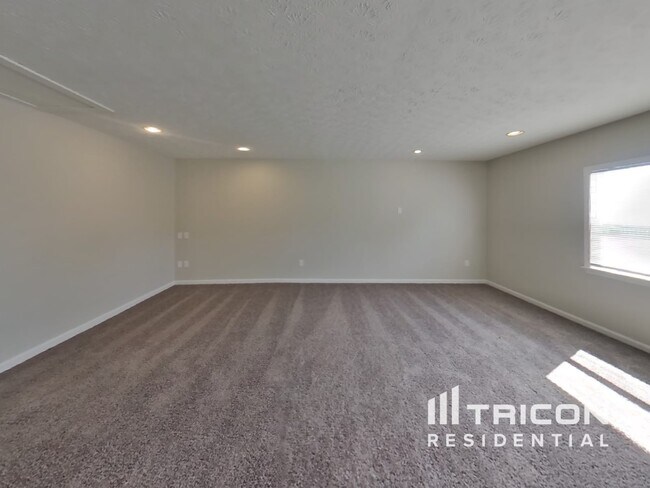Building Photo - 1401 Thomas Dr