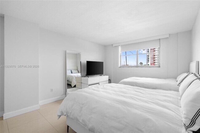 Building Photo - 9273 Collins Ave