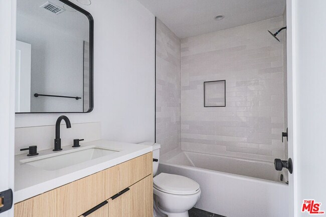 Building Photo - 11814 Gilmore St