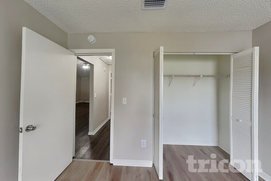 Building Photo - 1718 Brandon Trace Ave