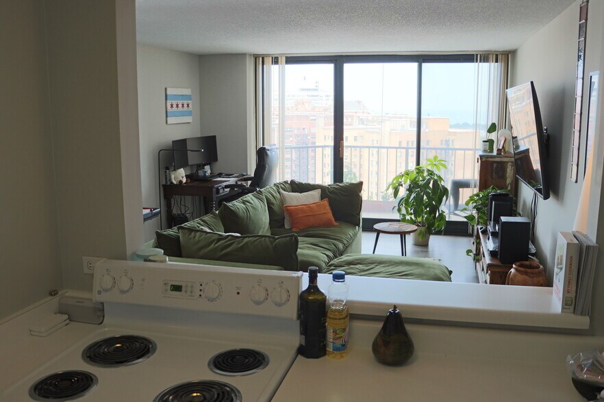 Building Photo - 3660 N Lake Shore Dr