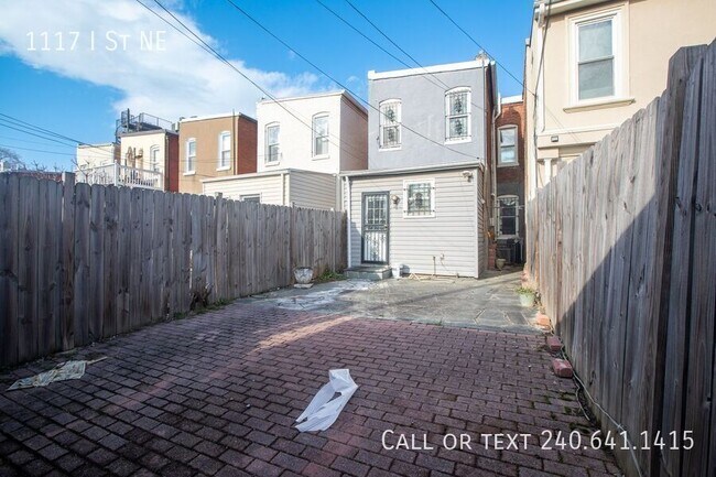 Building Photo - 1117 I St NE