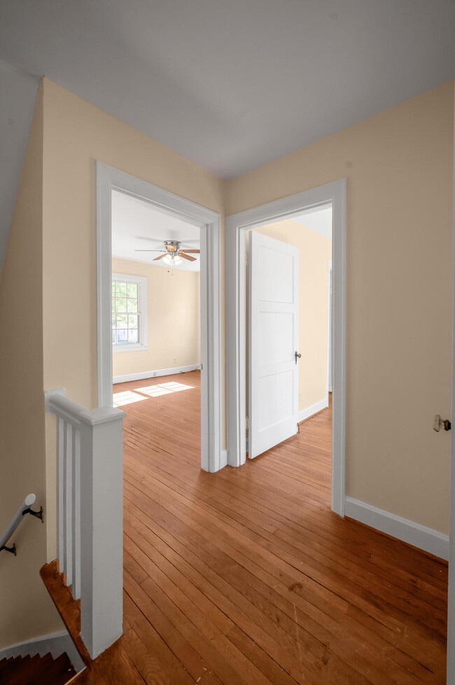 Building Photo - 494 Bob O Link Dr