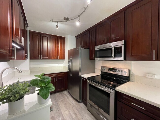 Building Photo - Partly Furnished 2-bedroom, 2-bath condo a...