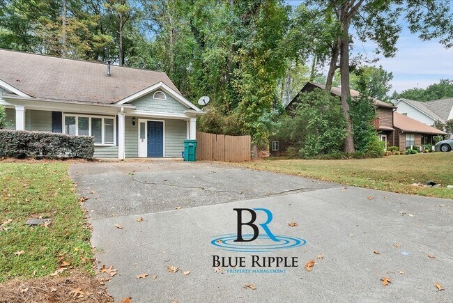 Building Photo - Spacious 3BR/2Bth Prime Smyrna Location on...