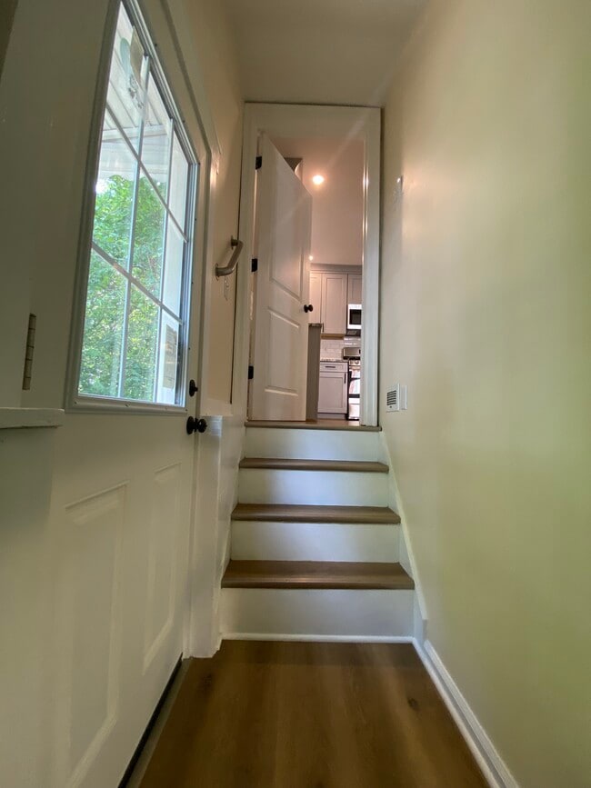 Building Photo - 6903 Buckingham Pl