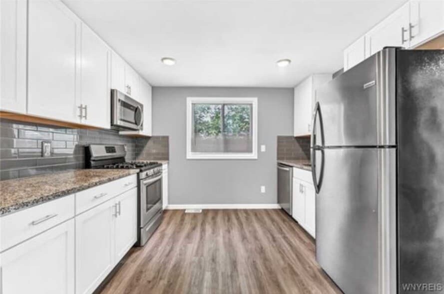 Kitchen - 269 Broezel Ave