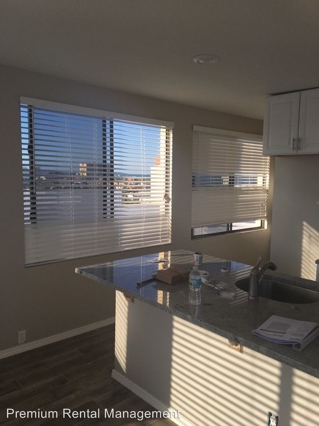 Building Photo - 311 S Grandview Ave