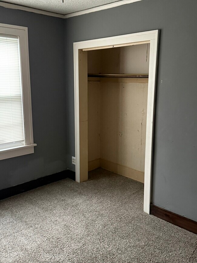 Building Photo - 1201 SW Garfield Ave