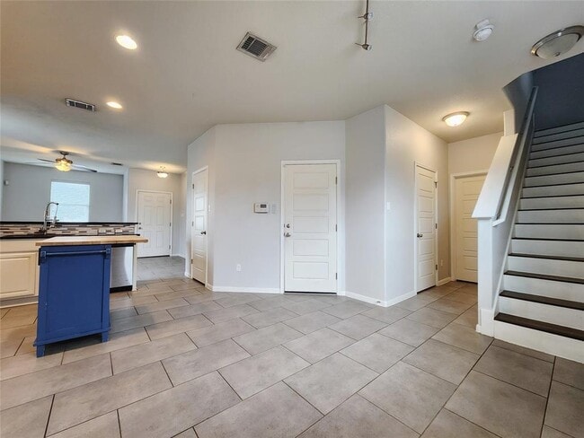 Building Photo - 5921 Red Bud Ridge Ln