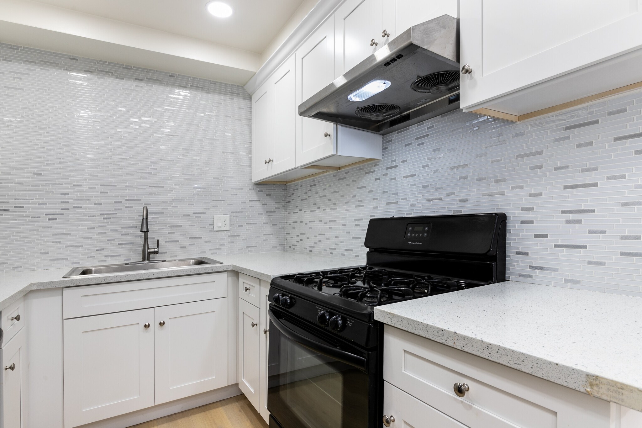 Building Photo - 1908 Clinton St