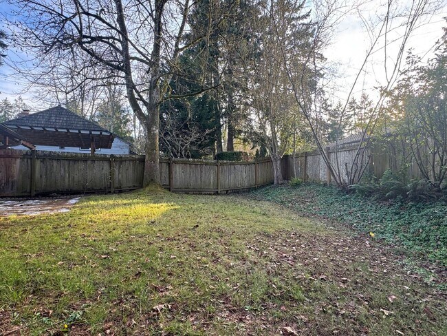 Building Photo - Updated 3-Bed Duplex Offering Space, Style & Convenience!!