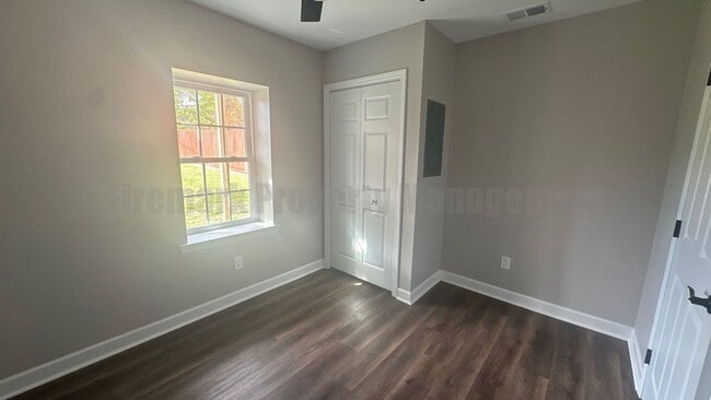 Building Photo - FULLY FURNISHED - Beautiful 1 Bed, 1 Bath ...