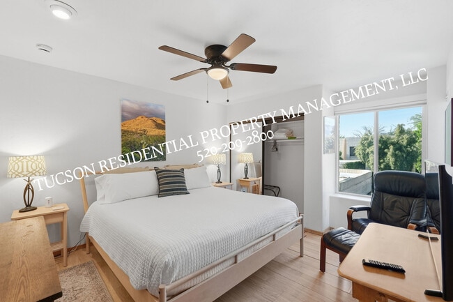 Building Photo - 2824 E Sierra Vista Rd