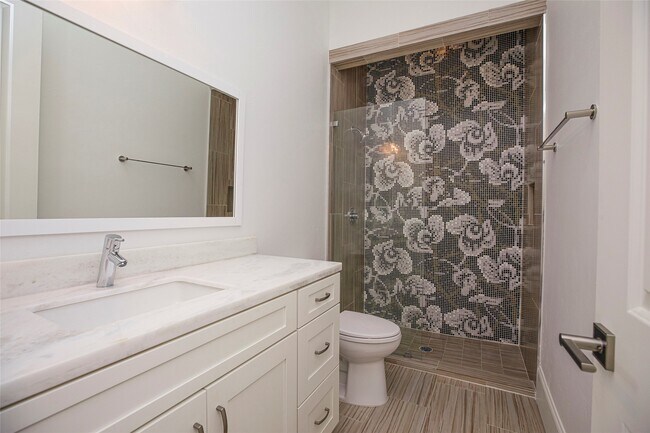 Building Photo - 4527 Graustark St