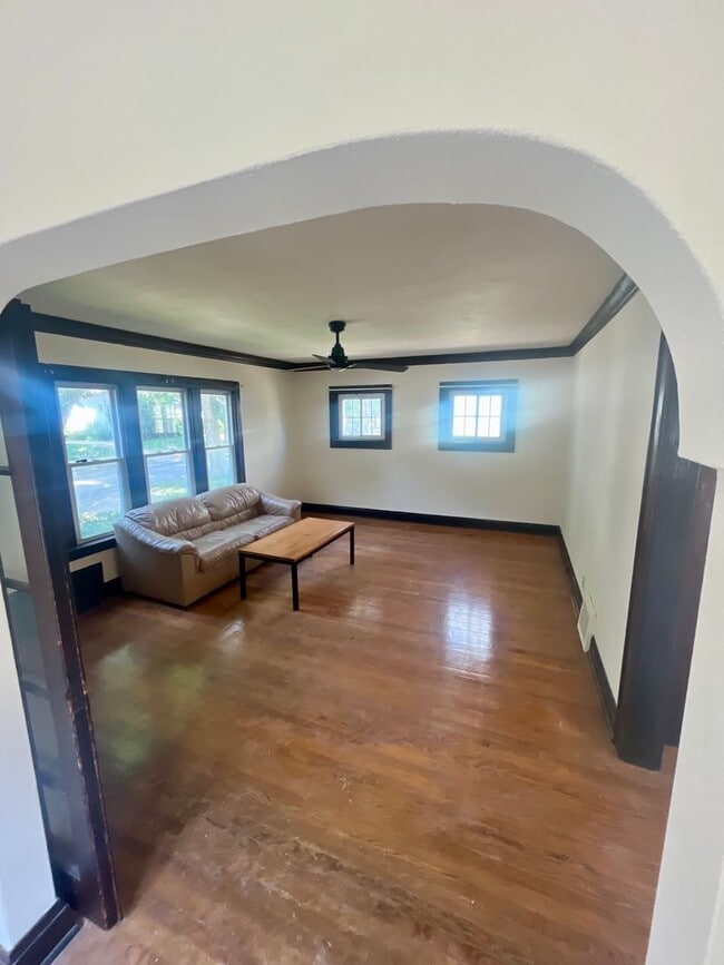 Building Photo - 306 N 71st St