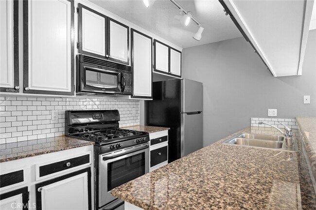 Building Photo - 7045 Woodley Ave