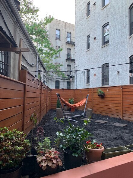 Building Photo - 238 Saint James Pl