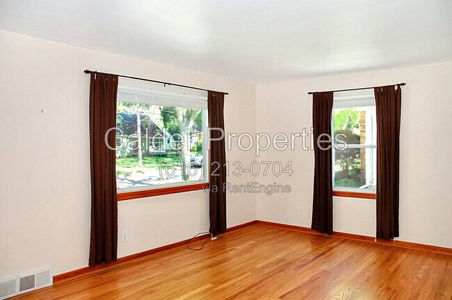 Building Photo - 1317 Herrick Ave NE