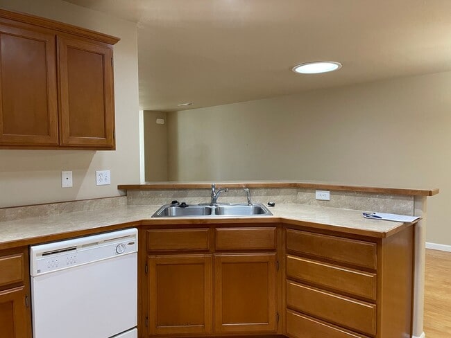Building Photo - Very Nice 2 Bedroom 2 Bathroom Condo 55 Pl...