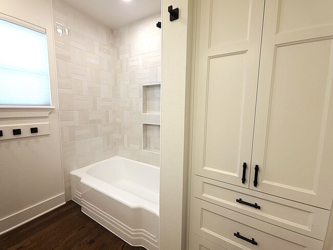 Building Photo - Lease this fully remodeled sanctuary – where modern luxury meets timeless East Texas charm!