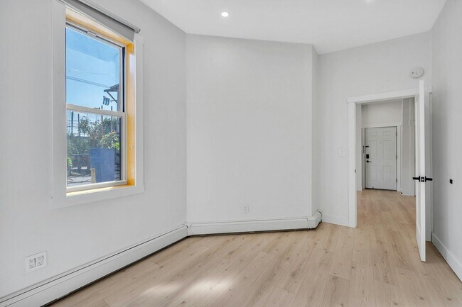 Building Photo - 202 48th St