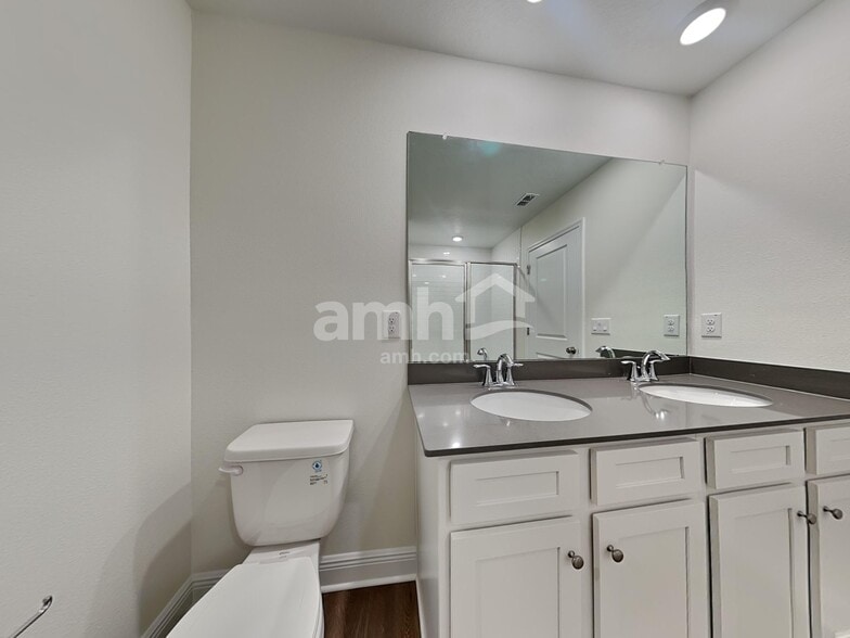 Building Photo - 27212 St Andrews Ave