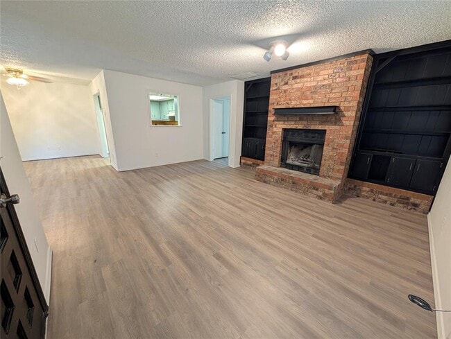 Building Photo - 9028 Roxbury Terrace