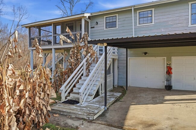 Building Photo - 360 S Lakeside Dr