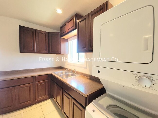 Building Photo - 12 53rd St