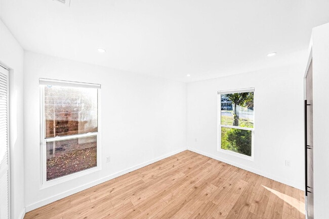 Building Photo - Gorgeous New Remodel with a Bright and Open Floorplan