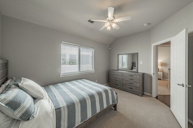Building Photo - The Best in Texas: 3Bed/2Bath w/Spacious Ensuite