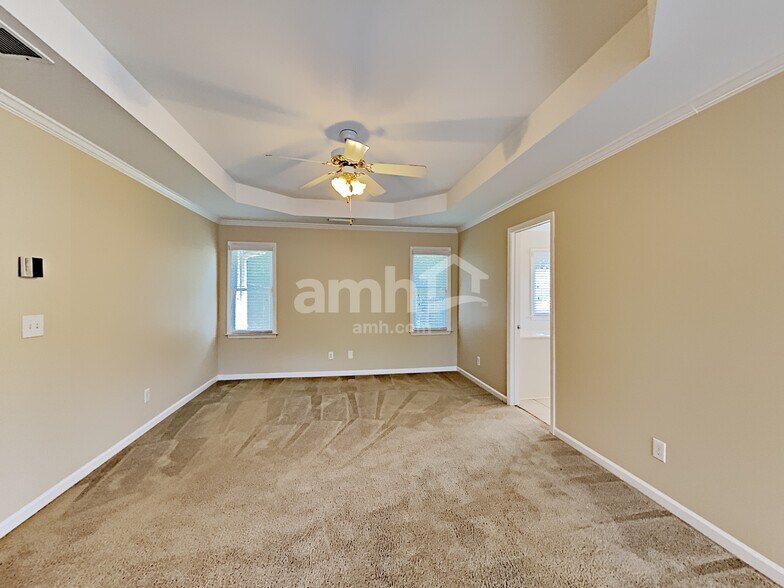 Building Photo - 3305 Maple Terrace Dr