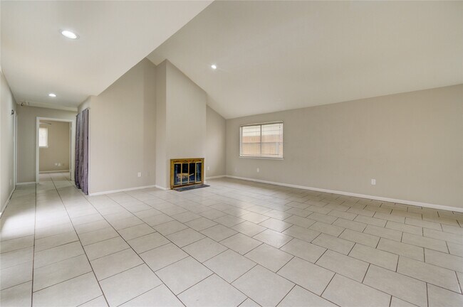 Building Photo - 12327 Fairmeadow Dr