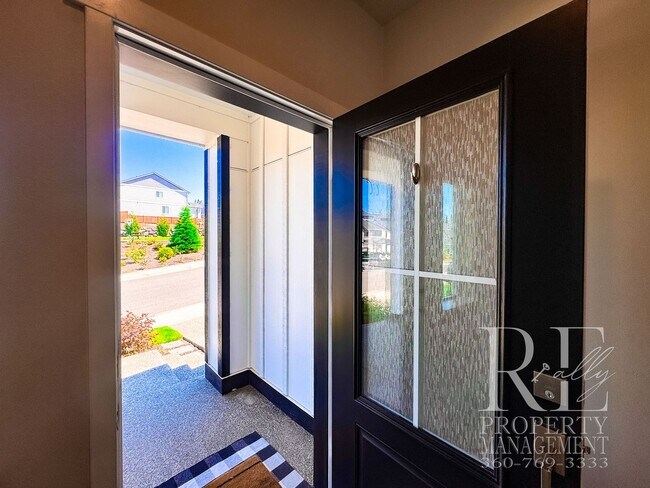 Building Photo - Spacious 5-Bedroom Home with Modern Layout, Natural Light & Park Access