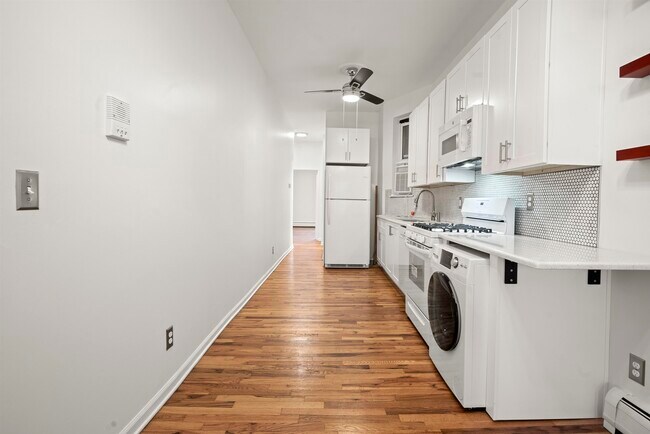 Building Photo - 226 1st St